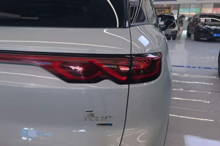 Used BYD Yuan UP 2025 Intelligent Driving Version 401 km Leading Edition Right Rear Taillight