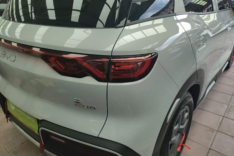 Used BYD Yuan UP 2025 Model 301KM Leading Version Right Rear Taillight