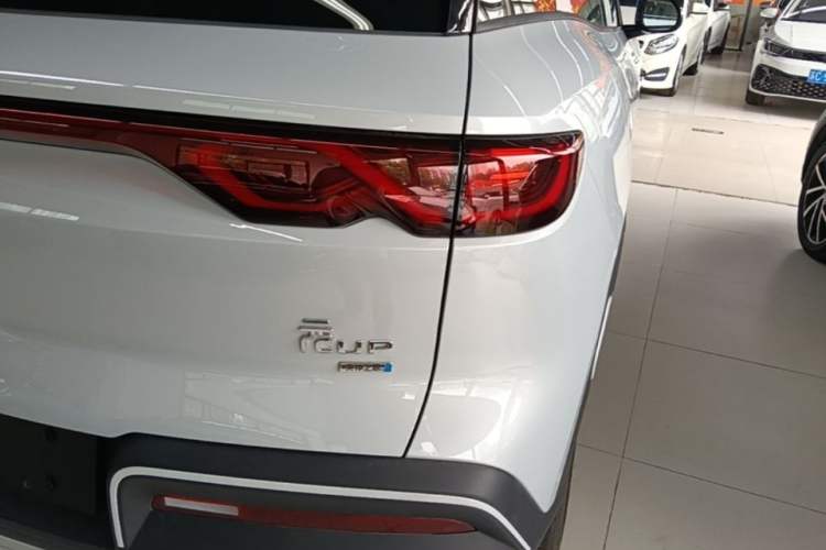 Used BYD Yuan UP 2025 Intelligent Driving Version 401 KM Dynamic Edition Right Rear Taillight