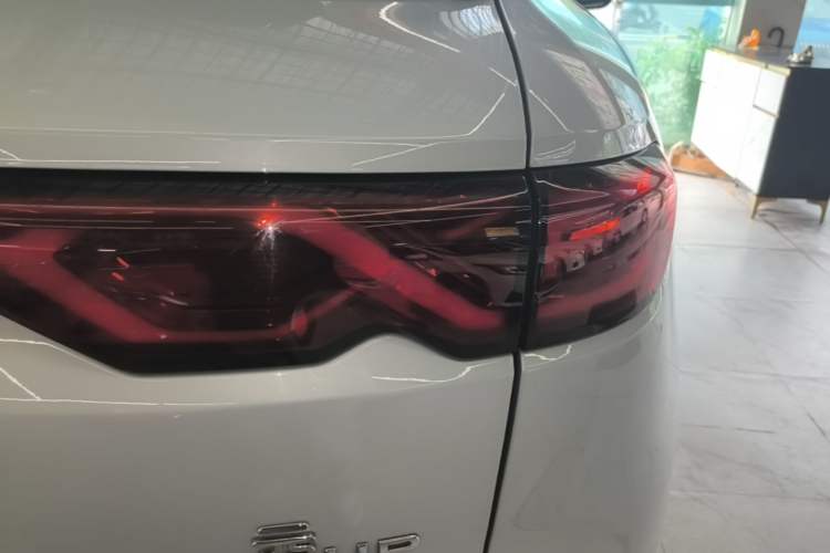 Used BYD Yuan UP 2025 Intelligent Driving Version 401 KM Dynamic Edition Right Rear Taillight