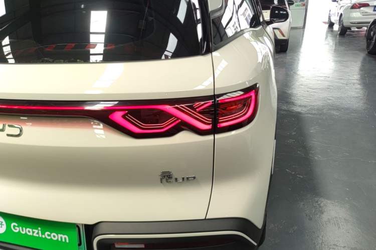Used BYD Yuan UP 2025 Model 301KM Leading Version Right Rear Taillight