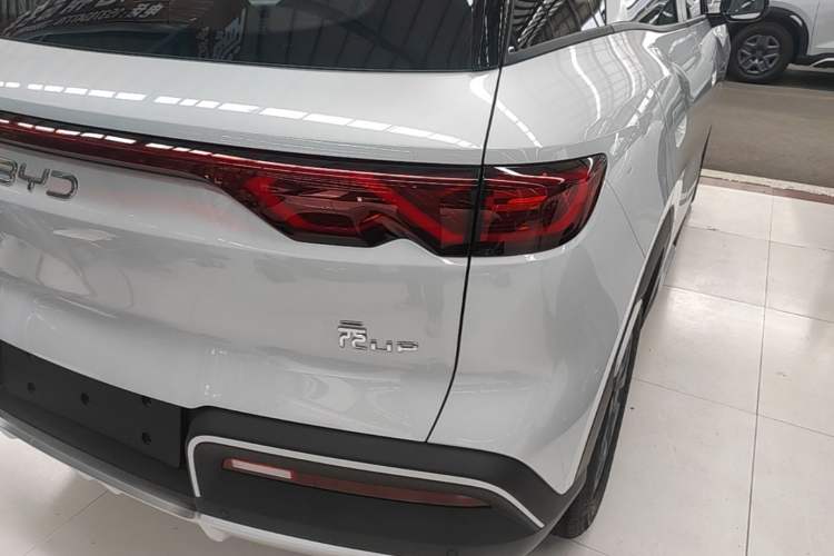 Used BYD Yuan UP 2025 Model 301KM Leading Version Right Rear Taillight