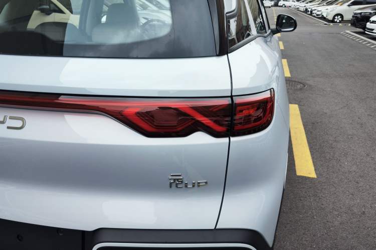 Used BYD Yuan UP 2025 Model 301KM Leading Version Right Rear Taillight