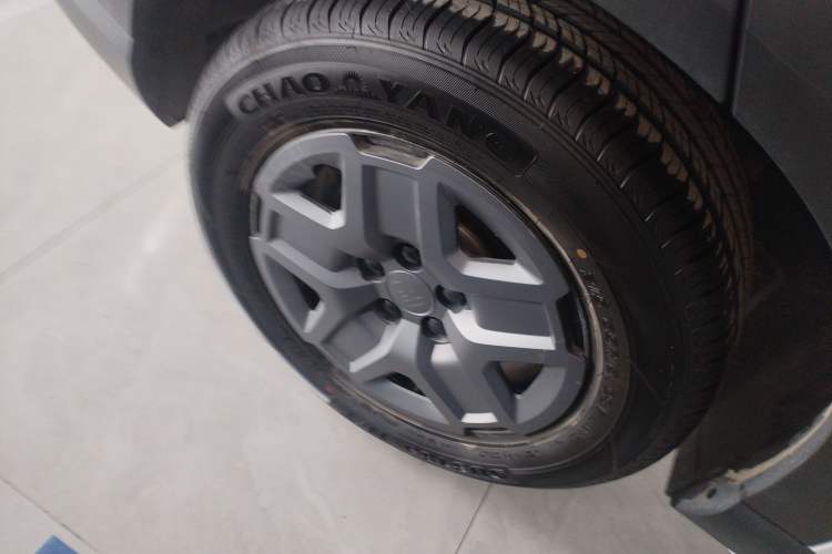 Used BYD Yuan UP 2025 Model 301KM Leading Version Right Rear Wheel Hub