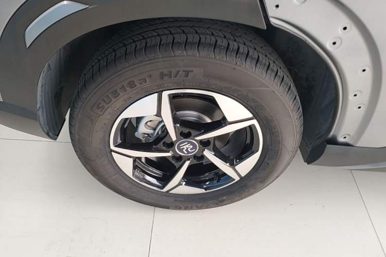 Used BYD Yuan UP 2025 Intelligent Driving Version 401 km Leading Edition Right Rear Wheel Hub