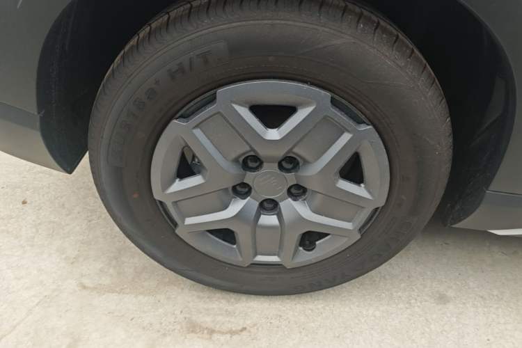 Used BYD Yuan UP 2025 Model 301KM Leading Version Right Rear Wheel Hub