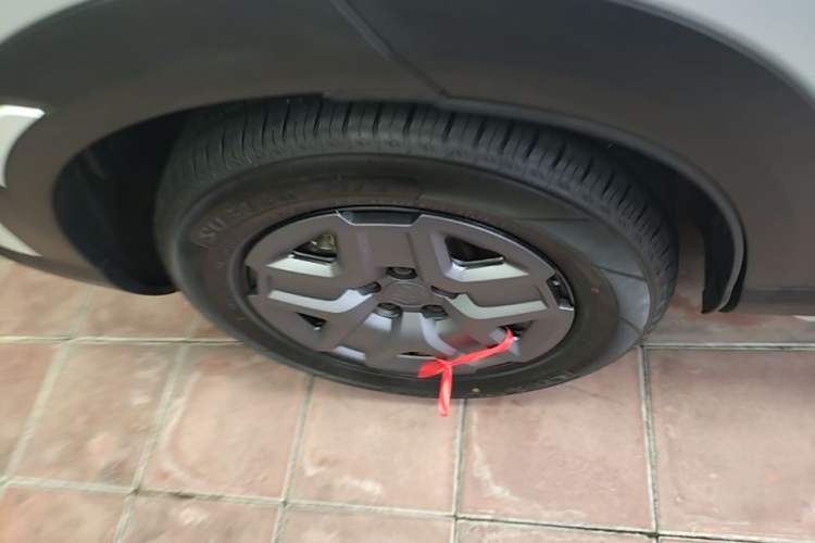 Used BYD Yuan UP 2025 Model 301KM Leading Version Right Rear Wheel Hub