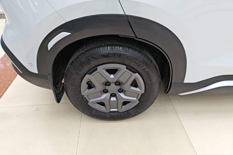 Used BYD Yuan UP 2025 Intelligent Driving Version 401 KM Dynamic Edition Right Rear Wheel Hub