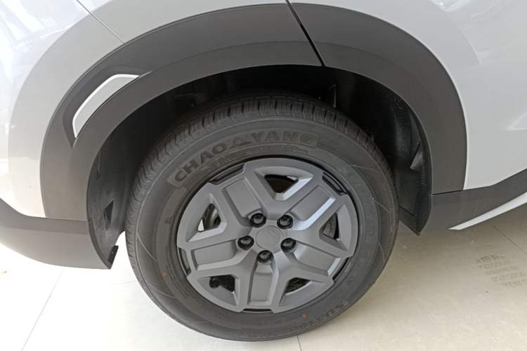 Used BYD Yuan UP 2025 Model 301KM Leading Version Right Rear Wheel Hub
