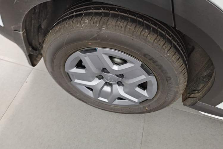 Used BYD Yuan UP 2025 Model 301KM Leading Version Right Rear Wheel Hub
