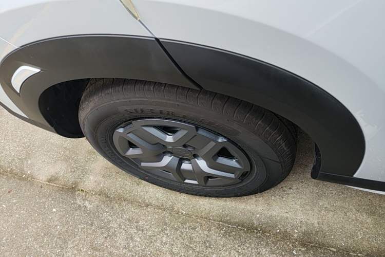 Used BYD Yuan UP 2025 Model 301KM Leading Version Right Rear Wheel Hub