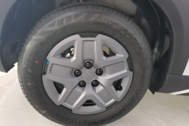 Used BYD Yuan UP 2025 Model 301KM Leading Version Right Rear Wheel Hub