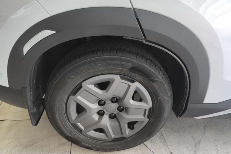 Used BYD Yuan UP 2025 Intelligent Driving Version 401 KM Dynamic Edition Right Rear Wheel Hub