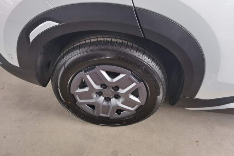 Used BYD Yuan UP 2025 Intelligent Driving Version 401 KM Dynamic Edition Right Rear Wheel Hub