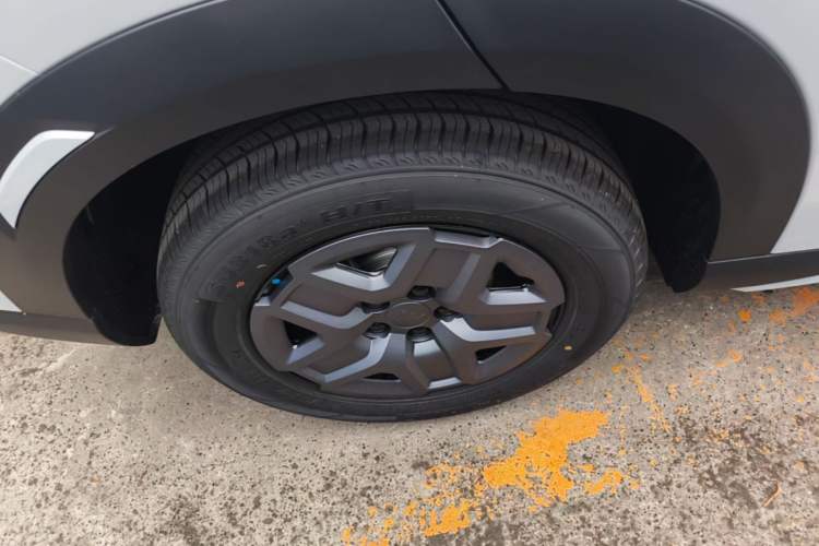 Used BYD Yuan UP 2025 Model 301KM Leading Version Right Rear Wheel Hub