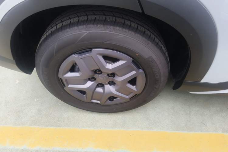 Used BYD Yuan UP 2025 Intelligent Driving Version 401 KM Dynamic Edition Right Rear Wheel Hub