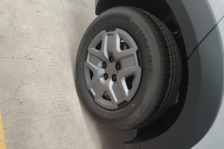 Used BYD Yuan UP 2025 Model 301KM Leading Version Right Rear Wheel Hub