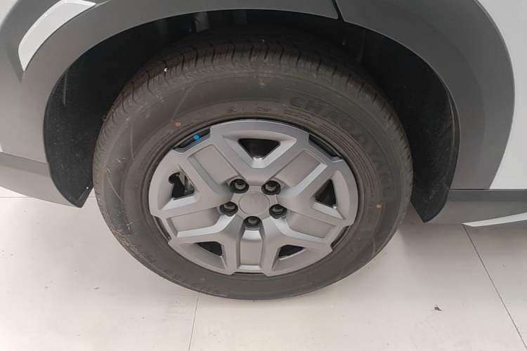 Used BYD Yuan UP 2025 Model 301KM Leading Version Right Rear Wheel Hub