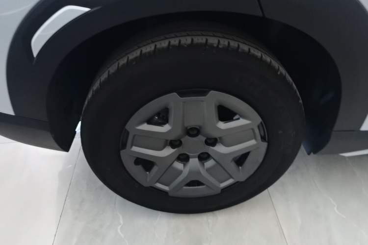 Used BYD Yuan UP 2025 Intelligent Driving Version 401 KM Dynamic Edition Right Rear Wheel Hub