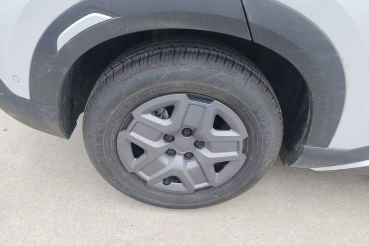 Used BYD Yuan UP 2025 Intelligent Driving Version 401 KM Dynamic Edition Right Rear Wheel Hub
