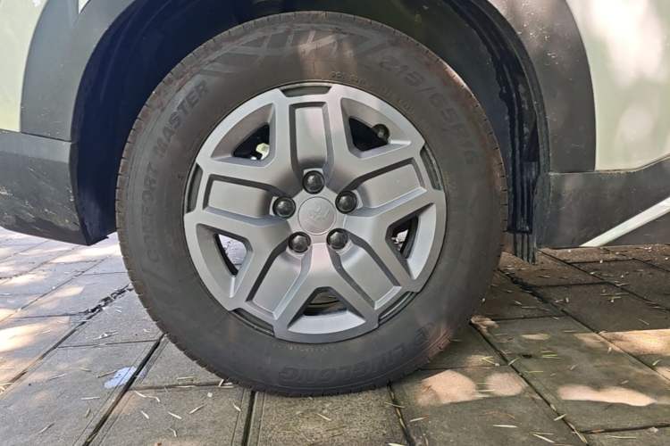 Used BYD Yuan UP 2025 Model 301KM Leading Version Right Rear Wheel Hub