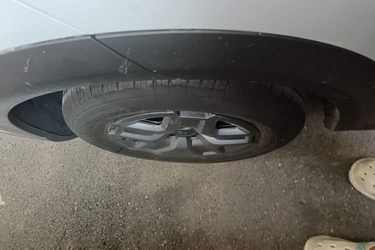 Used BYD Yuan UP 2025 Intelligent Driving Version 401 KM Dynamic Edition Right Rear Wheel Hub