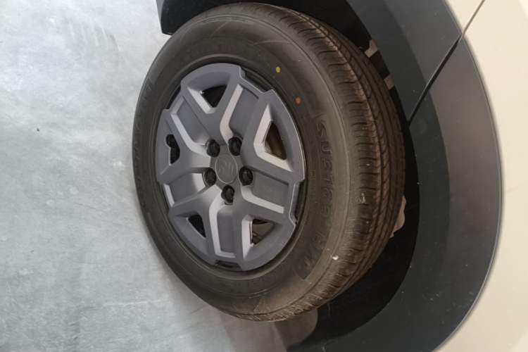 Used BYD Yuan UP 2025 Model 301KM Leading Version Right Rear Wheel Hub