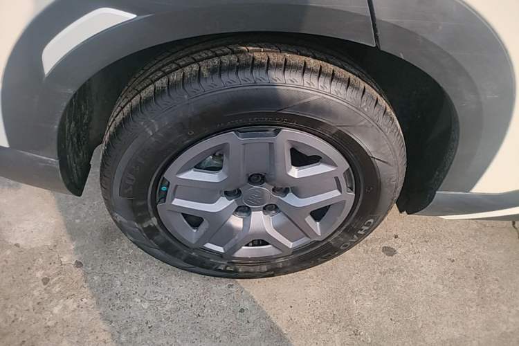 Used BYD Yuan UP 2025 Model 301KM Leading Version Right Rear Wheel Hub