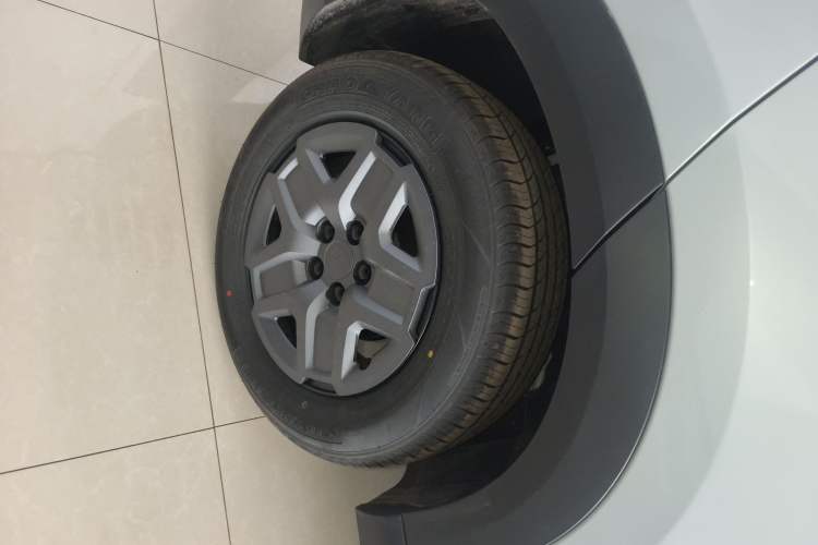 Used BYD Yuan UP 2025 Model 301KM Leading Version Right Rear Wheel Hub