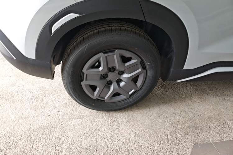 Used BYD Yuan UP 2025 Model 301KM Leading Version Right Rear Wheel Hub
