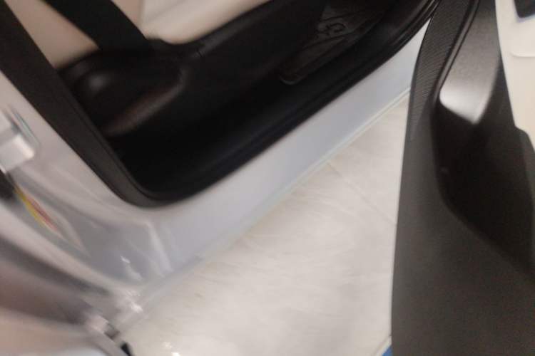 Used BYD Yuan UP 2025 Model 301KM Leading Version Right Side Sill
