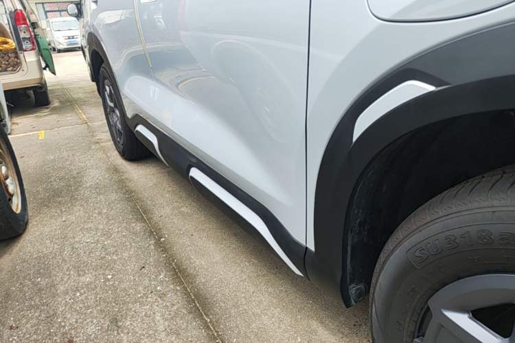 Used BYD Yuan UP 2025 Model 301KM Leading Version Right Side Sill