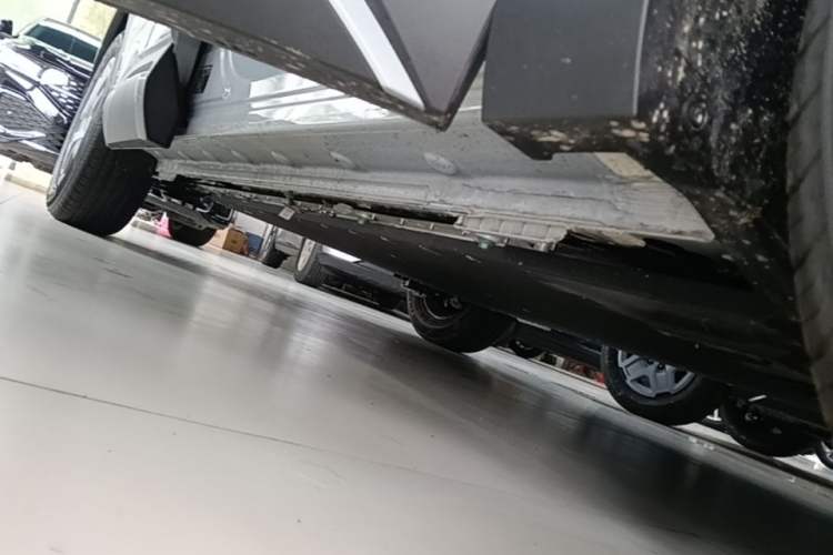 Used BYD Yuan UP 2025 Intelligent Driving Version 401 KM Dynamic Edition Right Side Sill