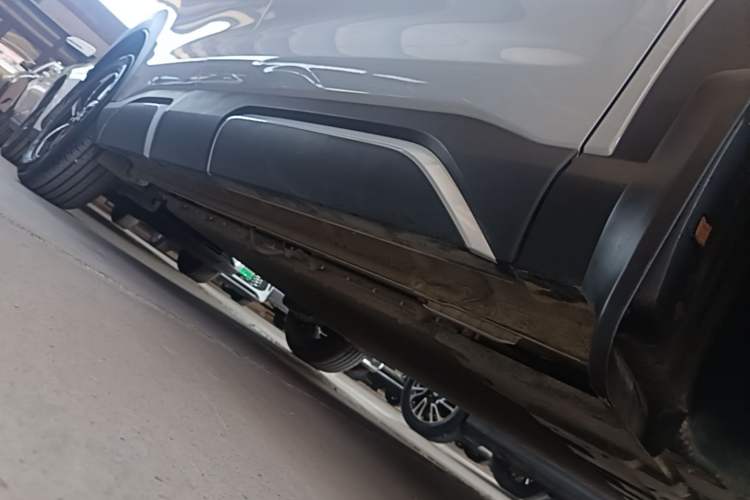 Used BYD Yuan UP 2025 Intelligent Driving Version 401 km Leading Edition Right Side Sill