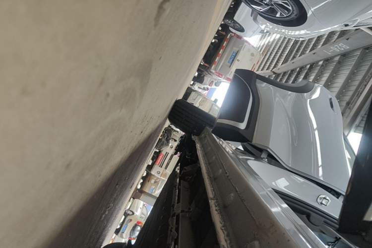 Used BYD Yuan UP 2025 Model 301KM Leading Version Right Side Sill