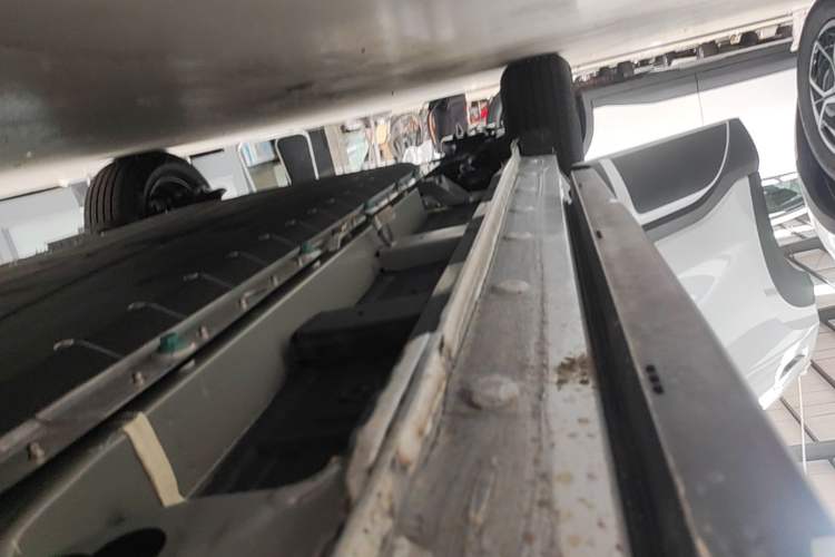 Used BYD Yuan UP 2025 Model 301KM Leading Version Right Side Sill
