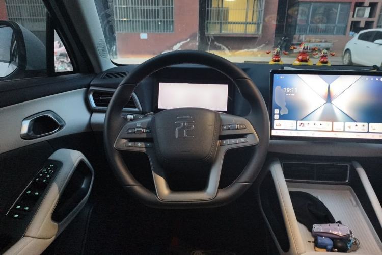 Used BYD Yuan UP 2025 Intelligent Driving Version 401 KM Dynamic Edition Steering Wheel