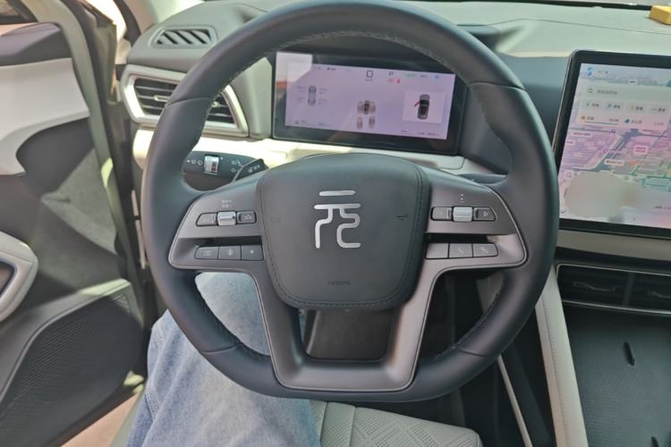 Used BYD Yuan UP 2025 Intelligent Driving Version 401 KM Dynamic Edition Steering Wheel