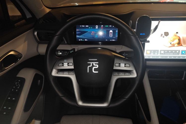 Used BYD Yuan UP 2025 Intelligent Driving Version 401 KM Dynamic Edition Steering Wheel