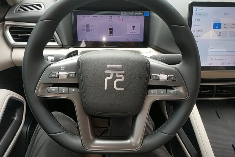 Used BYD Yuan UP 2025 Intelligent Driving Version 401 KM Dynamic Edition Steering Wheel