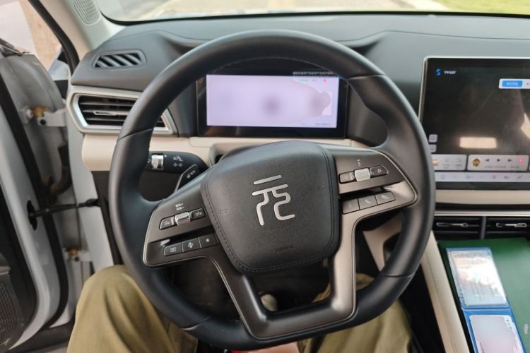 Used BYD Yuan UP 2025 Intelligent Driving Version 401 KM Dynamic Edition Steering Wheel