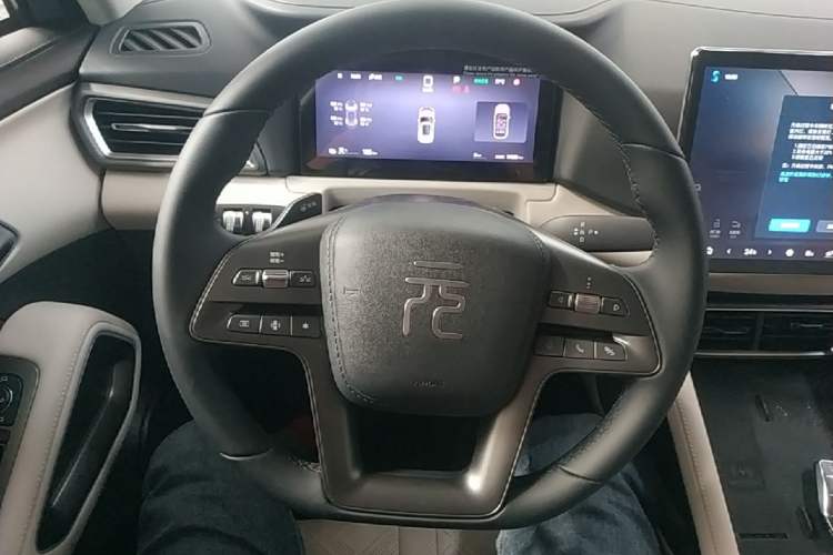 Used BYD Yuan UP 2025 Intelligent Driving Version 401 km Leading Edition Steering Wheel