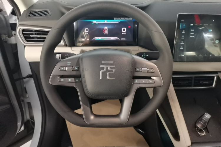 Used BYD Yuan UP 2025 Model 301KM Leading Version Steering Wheel