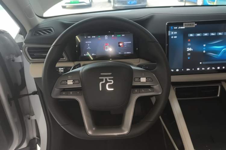 Used BYD Yuan UP 2025 Intelligent Driving Version 401 KM Dynamic Edition Steering Wheel