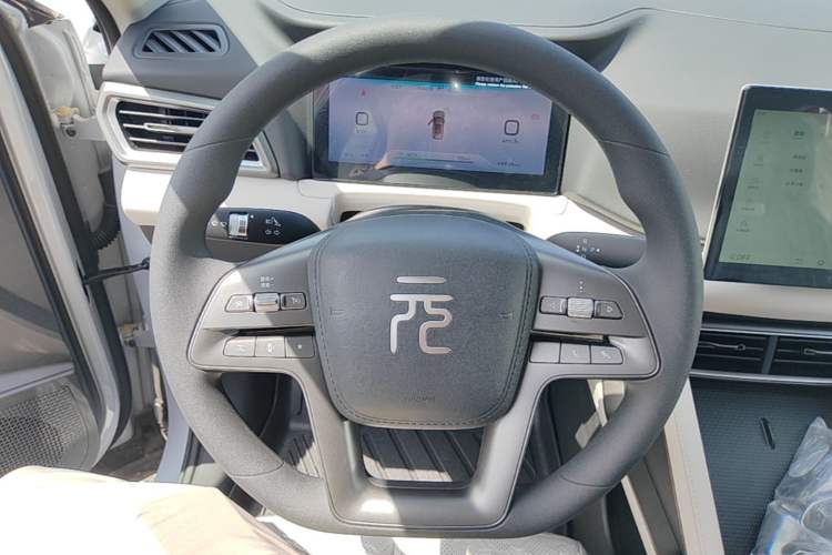 Used BYD Yuan UP 2025 Model 301KM Leading Version Steering Wheel