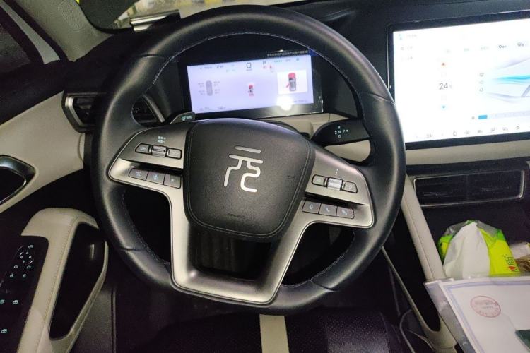 Used BYD Yuan UP 2025 Intelligent Driving Version 401 KM Dynamic Edition Steering Wheel