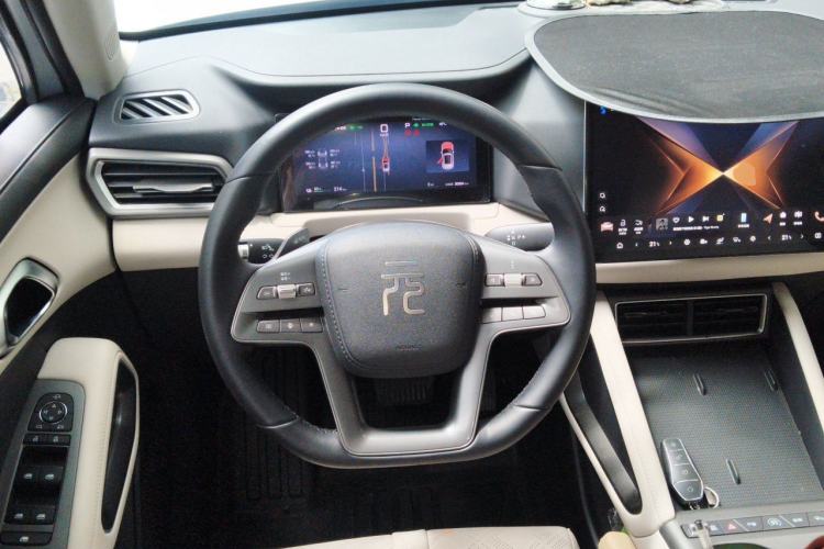 Used BYD Yuan UP 2025 Intelligent Driving Version 401 KM Dynamic Edition Steering Wheel