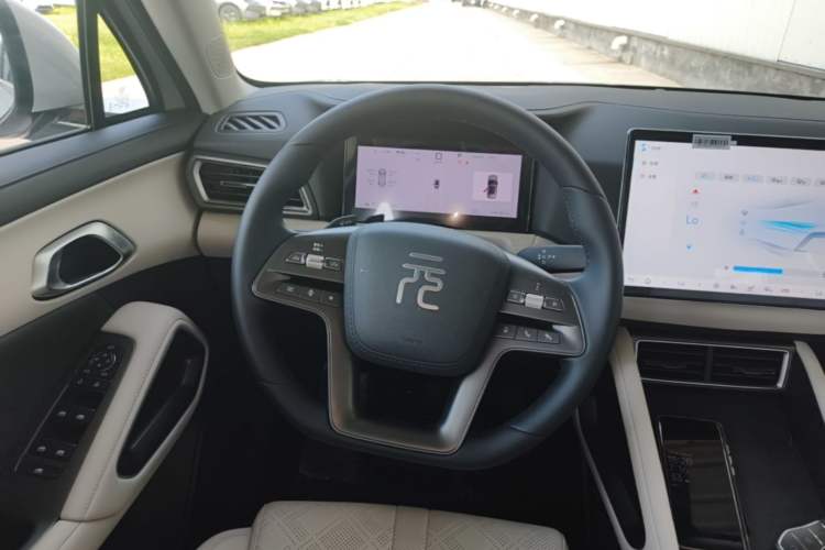 Used BYD Yuan UP 2025 Intelligent Driving Version 401 km Leading Edition Steering Wheel