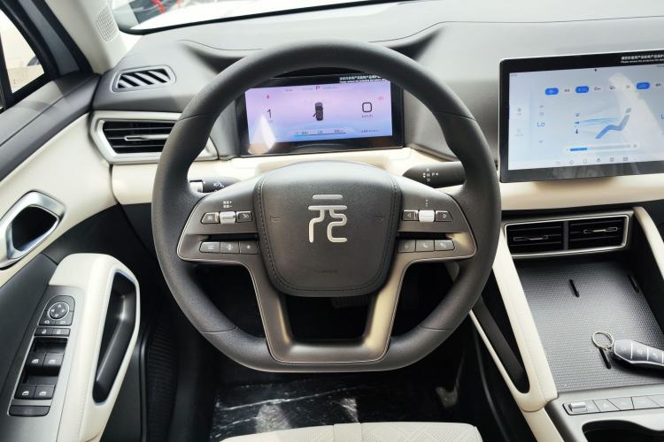 Used BYD Yuan UP 2025 Model 301KM Leading Version Steering Wheel