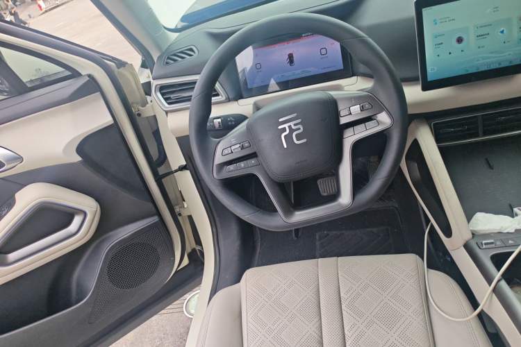 Used BYD Yuan UP 2025 Model 301KM Leading Version Steering Wheel
